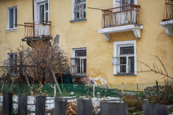 В Екатеринбурге жители трех ветхих домов до конца лета переедут в новое жилье